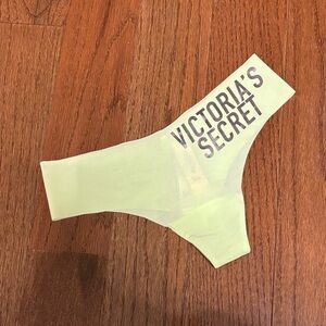 NWT Victoriaโs secret lime green seamless thong - XS
